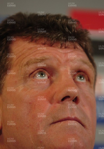 29.09.07 - Wales v Fiji - Rugby World Cup 2007 - Wales Coach, gareth Jenkins talks to the media at the after match press conference 