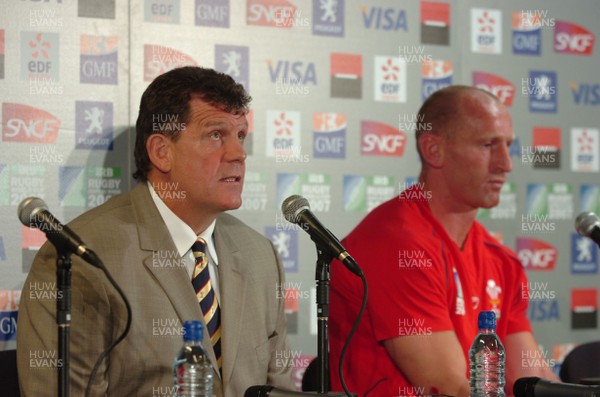 29.09.07 - Wales v Fiji - Rugby World Cup 2007 - Wales Coach, gareth Jenkins talks to the media at the after match press conference with Captain, gareth Thomas(R) 