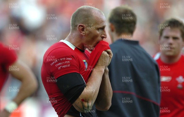 29.09.07 - Wales v Fiji - Rugby World Cup 2007 - Wales' Gareth Thomas looks dejected at the end of the game 