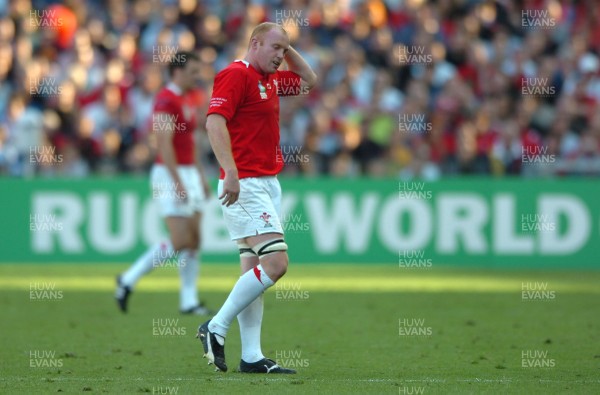 29.09.07 - Wales v Fiji - Rugby World Cup 2007 - Wales' Martyn Williams looks dejected 