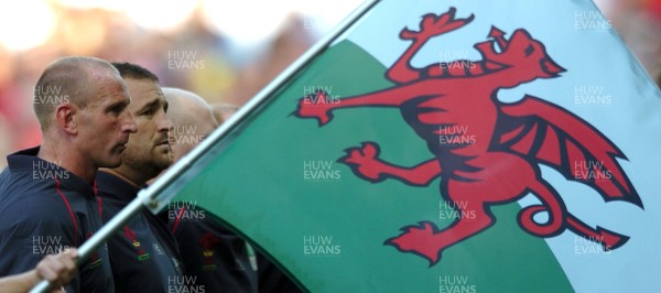 29.09.07 - Wales v Fiji - Rugby World Cup 2007 - Wales Captain, Gareth Thomas lines up for the National Anthems  