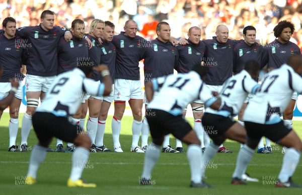 29.09.07 - Wales v Fiji - Rugby World Cup 2007 - Wales players look on as Fiji perform the 'cibi' 