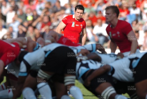 29.09.07 - Wales v Fiji - Rugby World Cup 2007 - Wales' Stephen Jones watches a scrum 