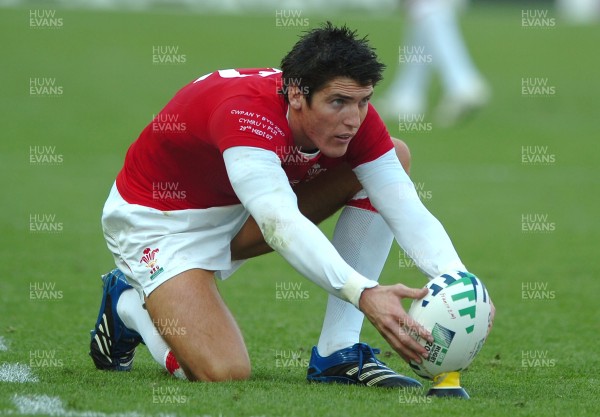 29.09.07 - Wales v Fiji - Rugby World Cup 2007 - Wales' James Hook 