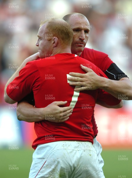 29.09.07 - Wales v Fiji - Rugby World Cup 2007 - Wales' Gareth Thomas and Martyn Williams embrace at the end of the game 