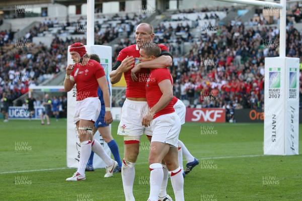 29.09.07 Wales v Fiji... Wales' Gareth Thomas celebrates   with Shane Williams 