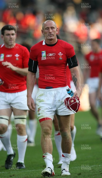 29.09.07 Wales v Fiji... Wales' captain Gareth Thomas leaves the field dejected carrying the 100th celebratory cap. 