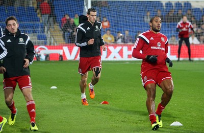 161113 - Wales vs Finland - International Friendly Gareth Bale warming up(c) Huw Evans Agency