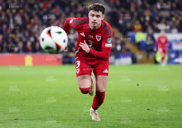 210324 - Wales v Finland, Euro 2024 qualifying play-off semi-final - Neco Williams of Wales chases the ball