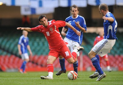 28.03.09 - Wales v Finland, FIFA World Cup 2010 Qualifying Group 4 -  Wales' Joe Ledley is challenged  by Finland's Petri Pasanen (R) and Markus Heikkinen 