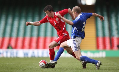 28.03.09 - Wales v Finland, FIFA World Cup 2010 Qualifying Group 4 -  Wales' Gareth Bale takes on Finland's Petri Pasanen  