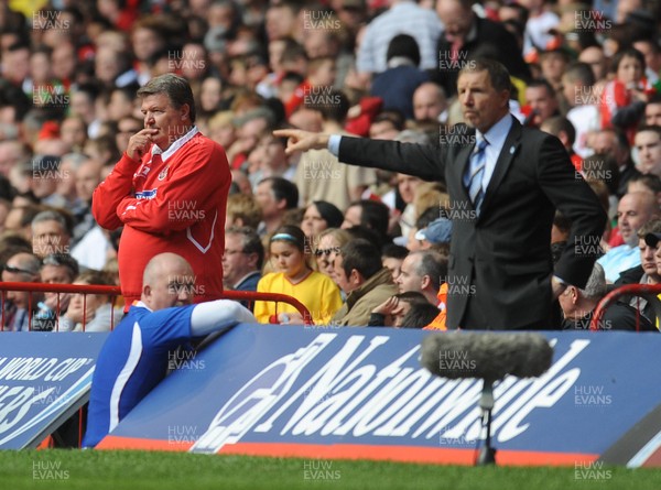 28.03.09 - Wales v Finland, FIFA World Cup 2010 Qualifying Group 4 -  Wales Manager John Toshack (L) alongside Finland coach Stuart Baxter 