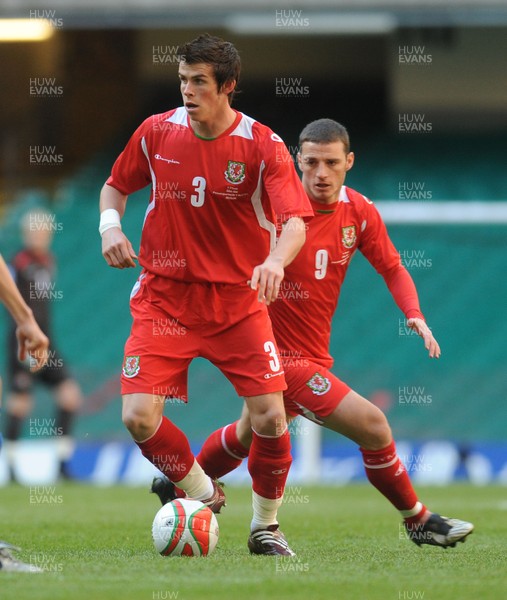 28.03.09 - Wales v Finland, FIFA World Cup 2010 Qualifying Group 4 -  Wales' Gareth Bale and Jason Koumas 