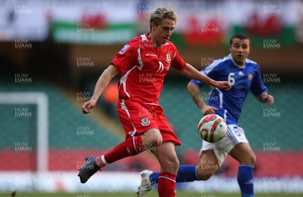 28.03.09 - Wales v Finland, FIFA World Cup 2010 Qualifying Group 4 -  Wales' David Edwards plays the ball across 
