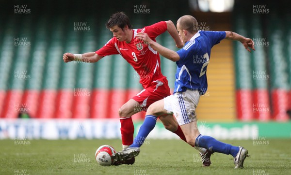 28.03.09 - Wales v Finland, FIFA World Cup 2010 Qualifying Group 4 -  Wales' Gareth Bale takes on Finland's Petri Pasanen  