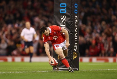 100324 - Wales v France - Guinness 6 Nations Championship - Tomos Williams of Wales runs in to score a try