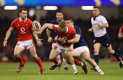 100324 - Wales v France - Guinness 6 Nations Championship - Sam Costelow of Wales off loads the ball to Tomos Williams