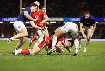 100324 - Wales v France - Guinness 6 Nations Championship - Joe Roberts of Wales scores a try