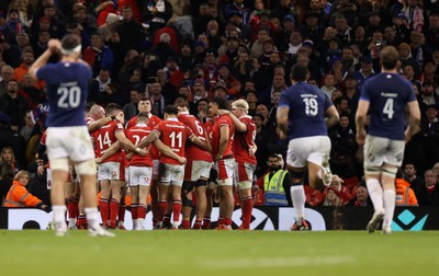 100324 - Wales v France - Guinness 6 Nations Championship - Wales team huddle at full time