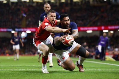 100324 - Wales v France Guinness 6 Nations - Romain Taofifenua of France beats Gareth Davies of Wales to score try