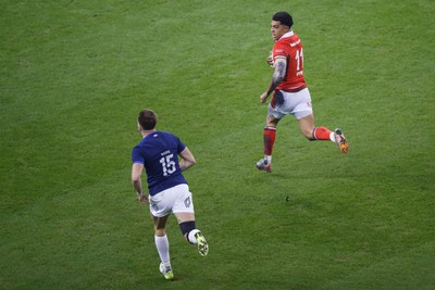 100324 - Wales v France - Guinness Six Nations - Rio Dyer of Wales races away to score a try