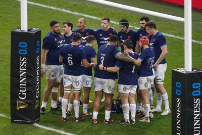 100324 - Wales v France - Guinness Six Nations - France team go into a huddle