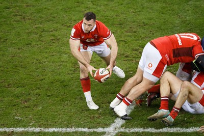 100324 - Wales v France - Guinness Six Nations - Gareth Davies of Wales passes the ball