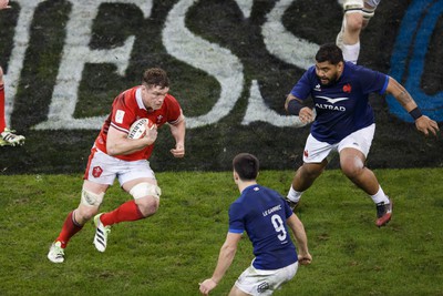 100324 - Wales v France - Guinness Six Nations - Will Rowlands of Wales runs at the defence