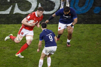 100324 - Wales v France - Guinness Six Nations - Will Rowlands of Wales runs at the defence