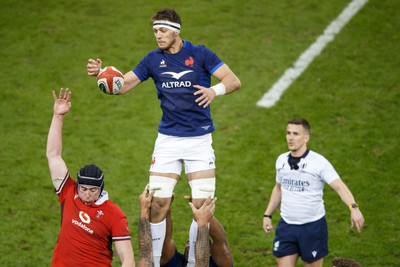 100324 - Wales v France - Guinness Six Nations - Alexandre Roumat of France wins a line out