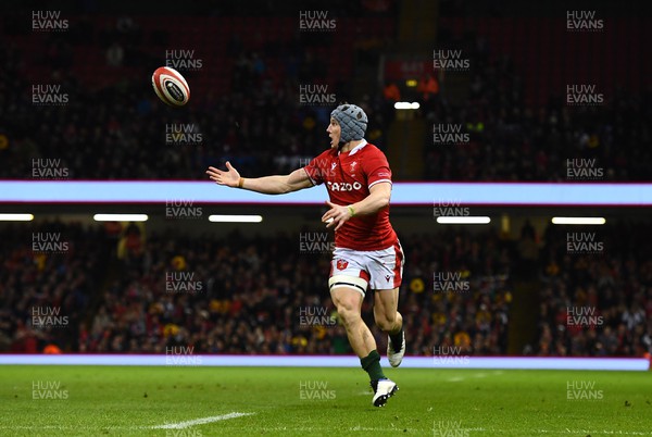110322 - Wales v France - Guinness Six Nations - Jonathan Davies of Wales looks to gather the ball