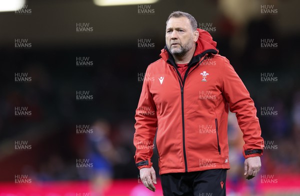 110322 Wales v France, Guinness Six Nations 2022 - Wales assistant coach Jonathan Humphreys during warm up