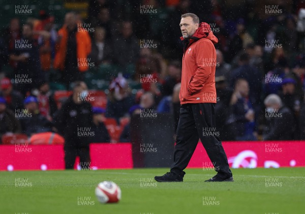 110322 Wales v France, Guinness Six Nations 2022 - Wales assistant coach Jonathan Humphreys during warm up