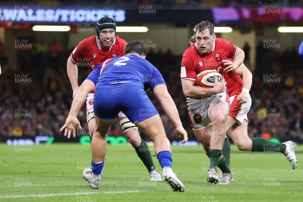 110322 Wales v France, Guinness Six Nations 2022 - Ryan Elias of Wales charges towards the line