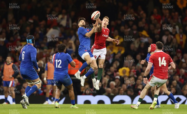 110322 Wales v France, Guinness Six Nations 2022 - Romain Ntamack of France and Liam Williams of Wales compete for the ball