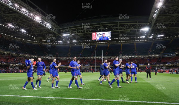 110322 Wales v France, Guinness Six Nations 2022 - The French team applaud their fans at the end of the match 
