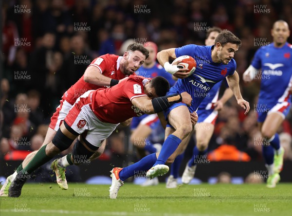 110322 Wales v France, Guinness Six Nations 2022 - Melvyn Jaminet of France is tackled by Taulupe Faletau of Wales and Alex Cuthbert of Wales