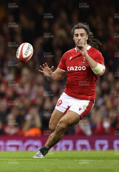 110322 Wales v France, Guinness Six Nations 2022 - Josh Navidi of Wales in action during the match