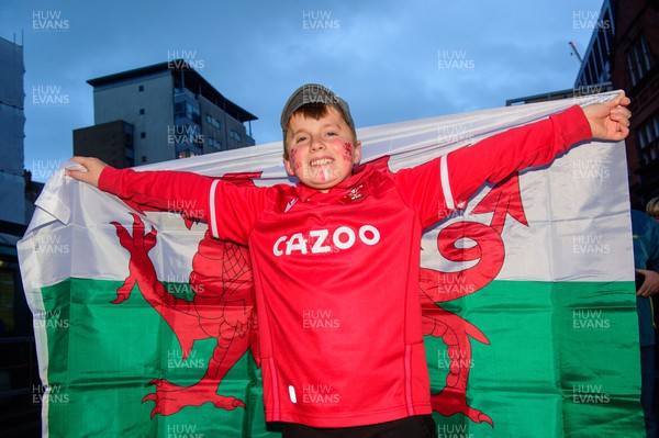 110322 - Wales v France - Guinness Six Nations -  Welsh fan