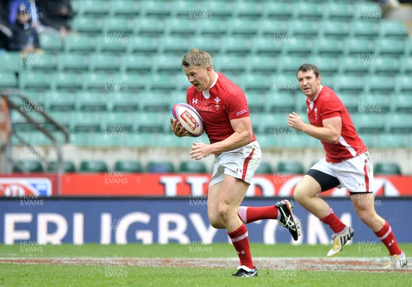 120513 - Wales v France - Bowl Final - HSBC Sevens World Series - James Davies of Wales races away to score a try