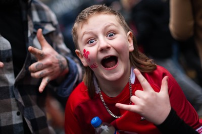 150226 - Wales v France - Guinness Six Nations - Fans in Cardiff City Centre ahead of the game 