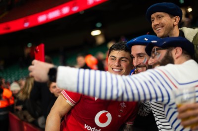150226 - Wales v France - Guinness Six Nations - Fans take selfies with Louis Rees-Zammit after the game   