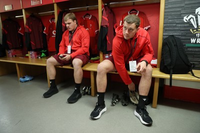 150226 - Wales v France - Guinness Six Nations Championship - Archie Griffin and Ben Carter of Wales in the dressing room before the game
