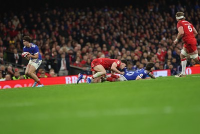 150226 - Wales v France, 2026 Guinness Six Nations - Fabien Brau-Boirie of France breaks away to score the third try