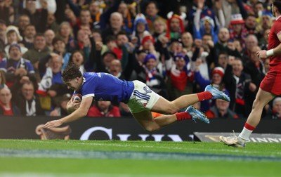 150226 - Wales v France, 2026 Guinness Six Nations - Fabien Brau-Boirie of France breaks away to score the third try
