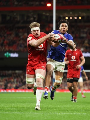 150226 - Wales v France, 2026 Guinness Six Nations - Theo Attissogbe of France and Aaron Wainwright of Wales compete for the ball