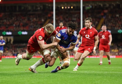 150226 - Wales v France, 2026 Guinness Six Nations - Theo Attissogbe of France dives over only for the try to be ruled out for offside