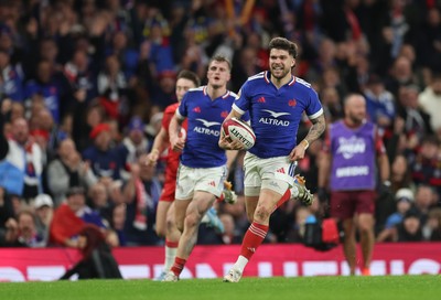 150226 - Wales v France, 2026 Guinness Six Nations - Matthieu Jalibert of France races in to score try