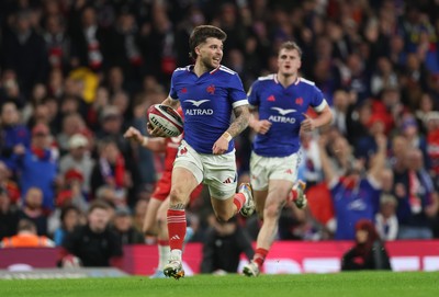 150226 - Wales v France, 2026 Guinness Six Nations - Matthieu Jalibert of France races in to score try