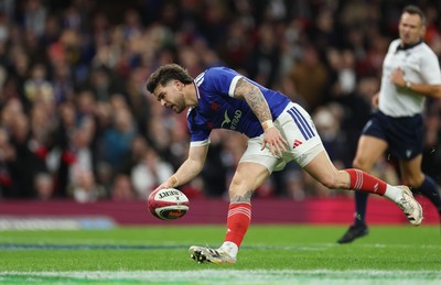 150226 - Wales v France, 2026 Guinness Six Nations - Matthieu Jalibert of France races in to score try
